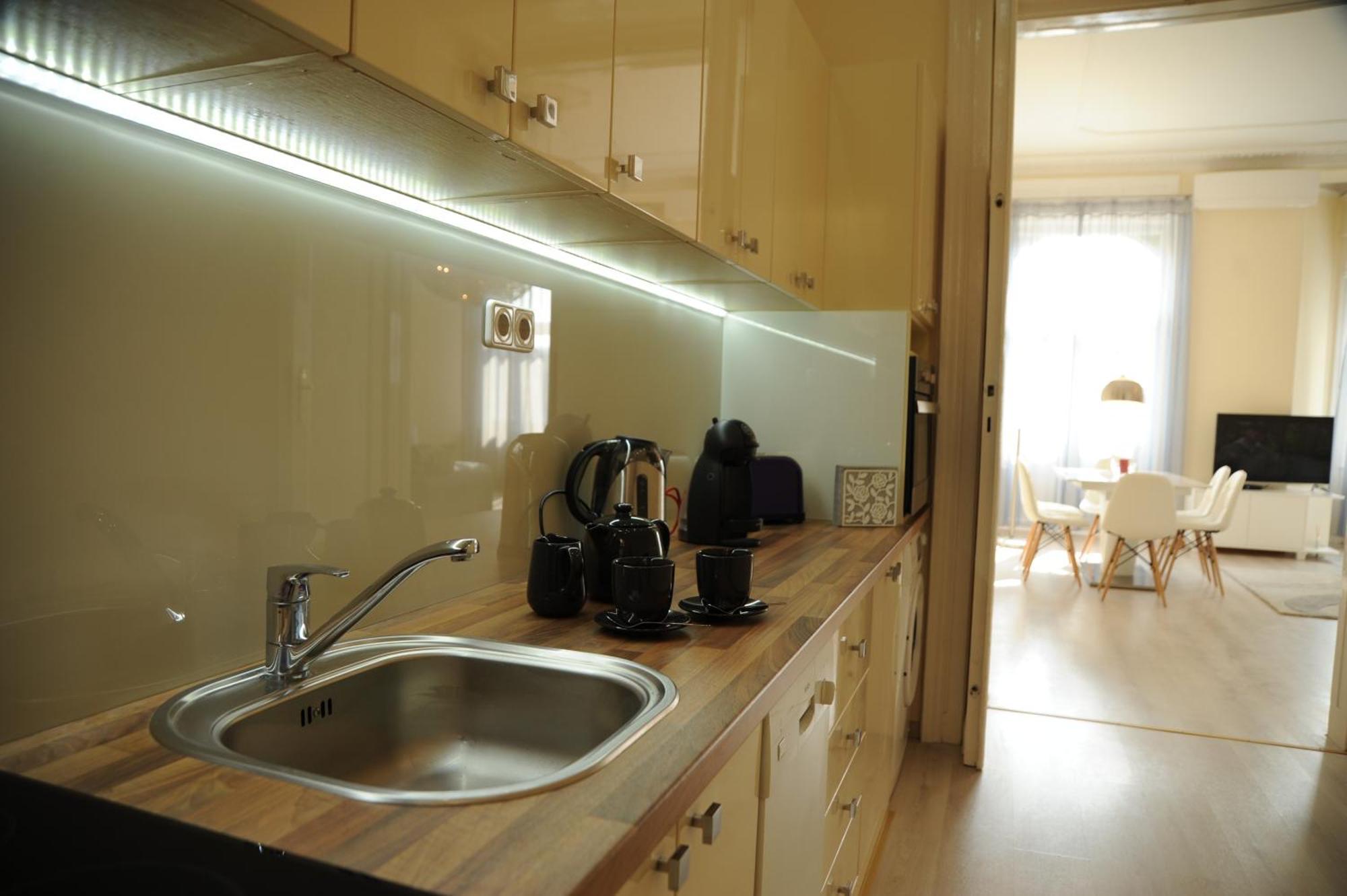 Budapesteasyflat Basilica Lux Bilik gambar